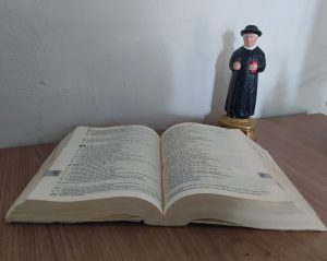 Que neste mês da Bíblia, estejamos próximos a palavra de Deus
