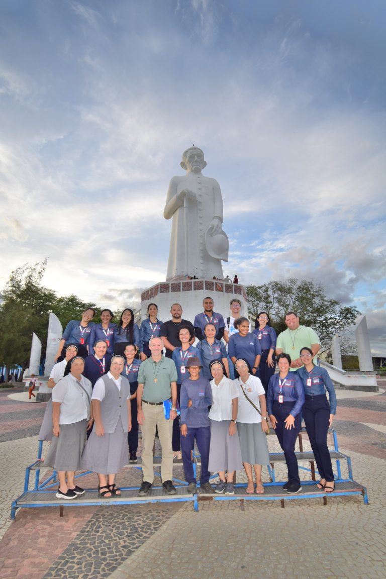 Visita do Padre Gabriel Romero fortalece identidade salesiana no Horto do Padre Cícero
